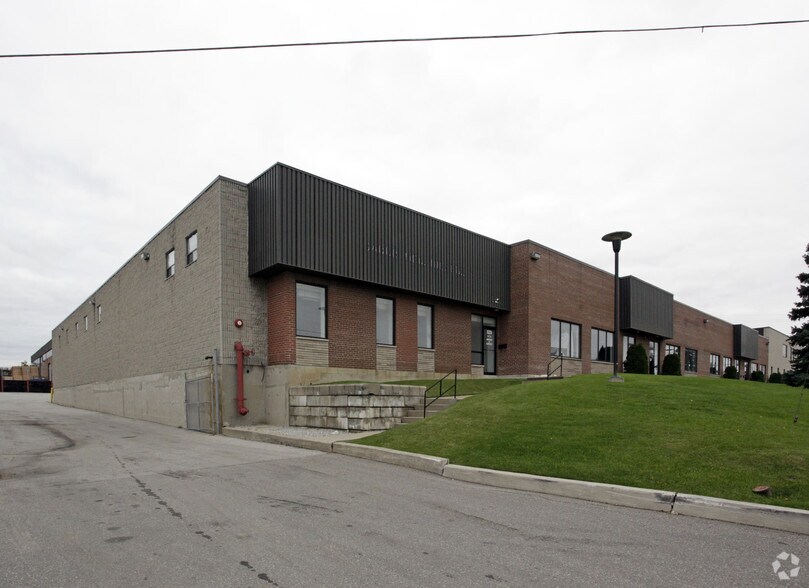 510-520 Garyray Dr, Toronto, ON for lease - Building Photo - Image 2 of 2