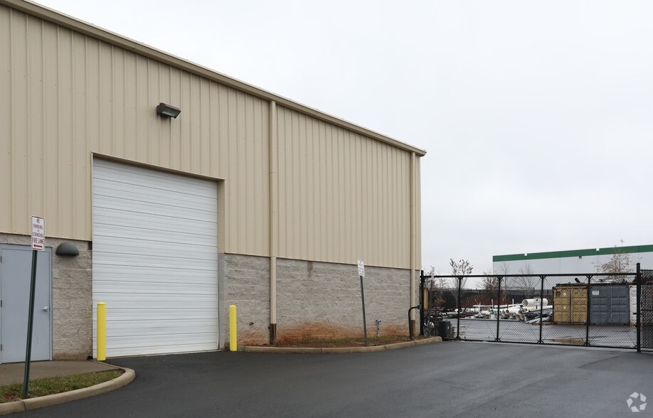 42669 Trade West Dr, Sterling, VA for sale - Building Photo - Image 2 of 4
