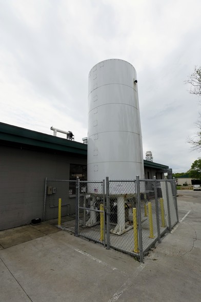 2205 Haskell Ave, Lawrence, KS à vendre - Photo du bâtiment - Image 3 de 25