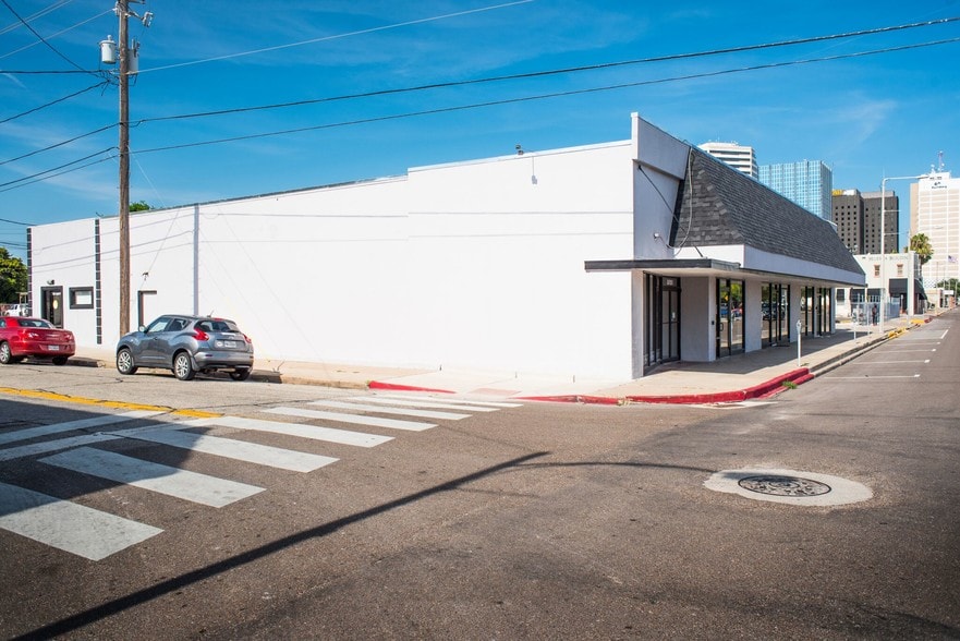 1024 Leopard St, Corpus Christi, TX for sale - Building Photo - Image 3 of 10