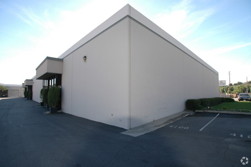 4114-4120 Valley Blvd, Walnut, CA for lease - Building Photo - Image 3 of 11