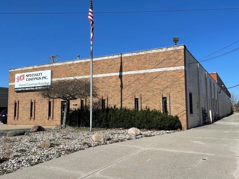 33835 Kelly Rd, Fraser, MI à louer - Photo du bâtiment - Image 3 de 4