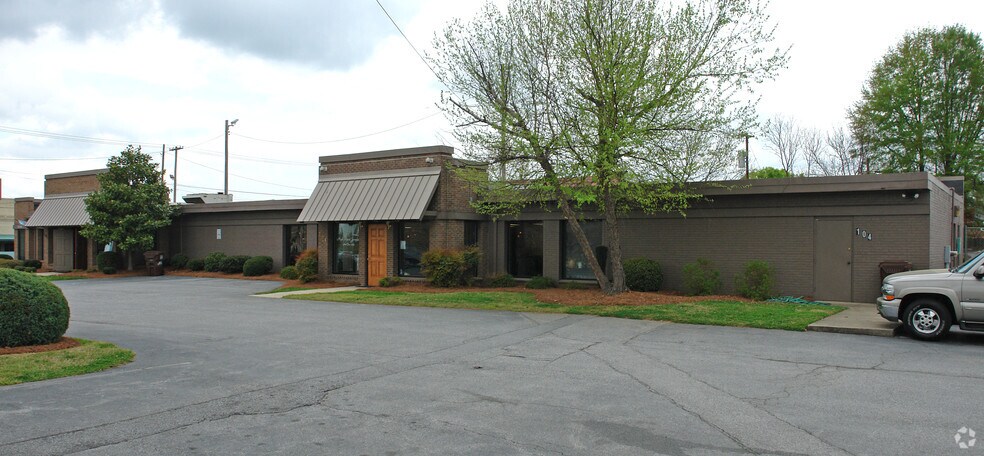 800 N Main St, High Point, NC à louer - Photo du bâtiment - Image 3 de 4