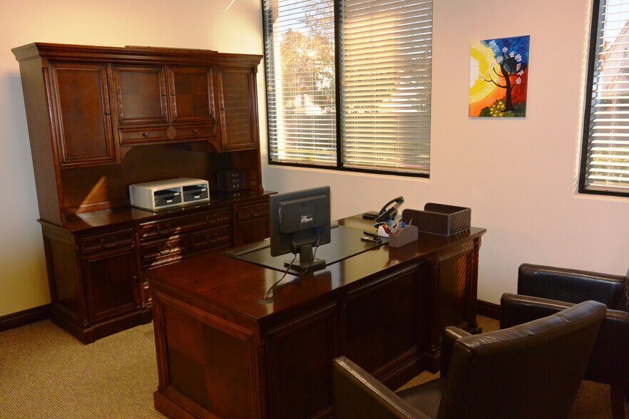 1880 E Warm Springs Rd, Las Vegas, NV à vendre - Photo du bâtiment - Image 3 de 36