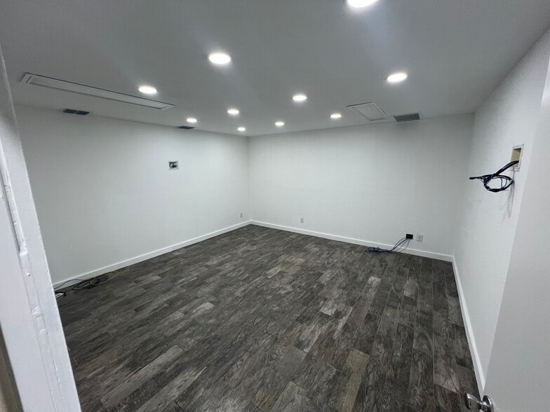 12106 Valliant St, San Antonio, TX for lease - Building Photo - Image 3 of 7