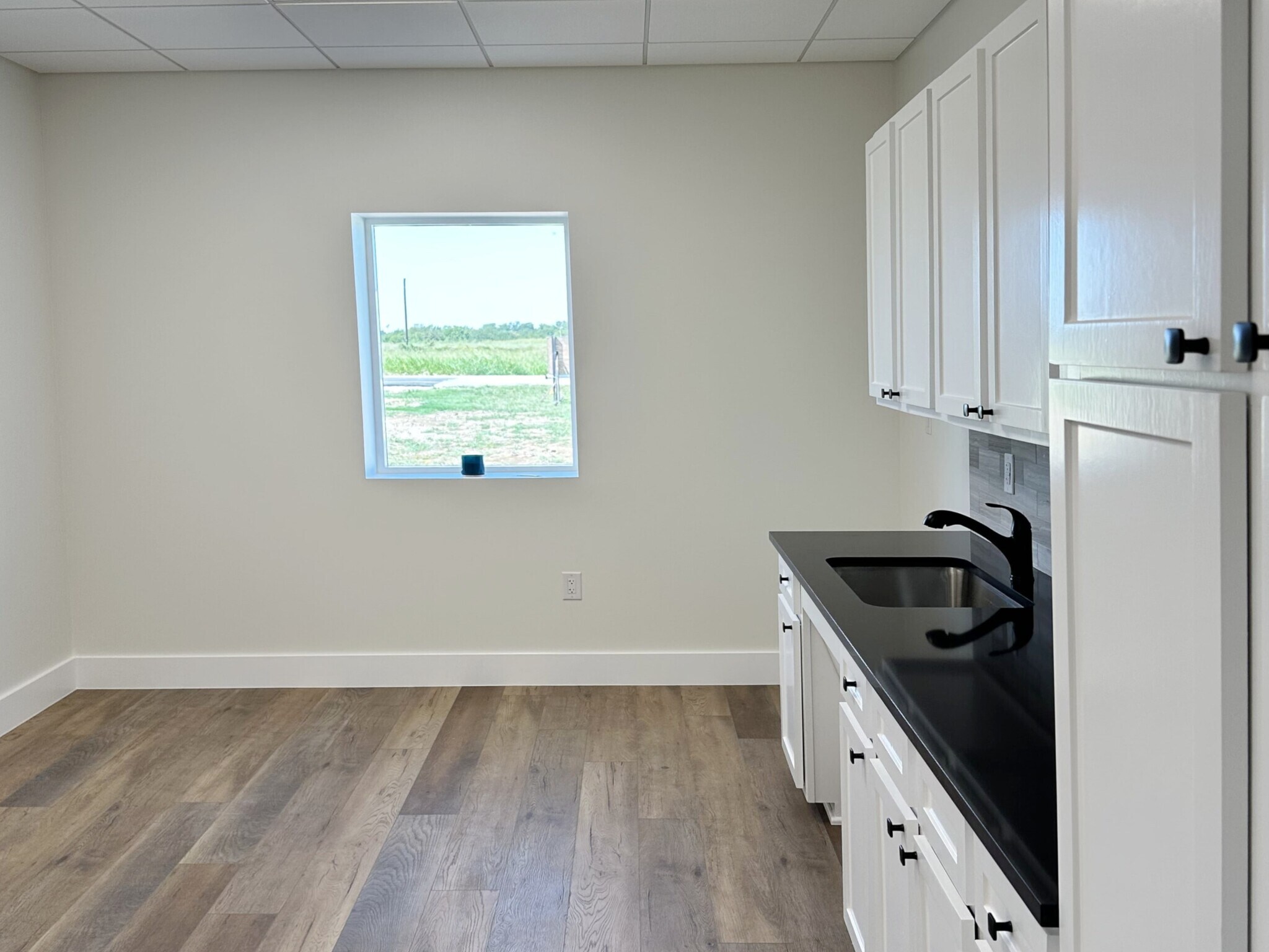 1704 Westaire Drive, Gainesville, TX for lease Primary Photo- Image 1 of 35