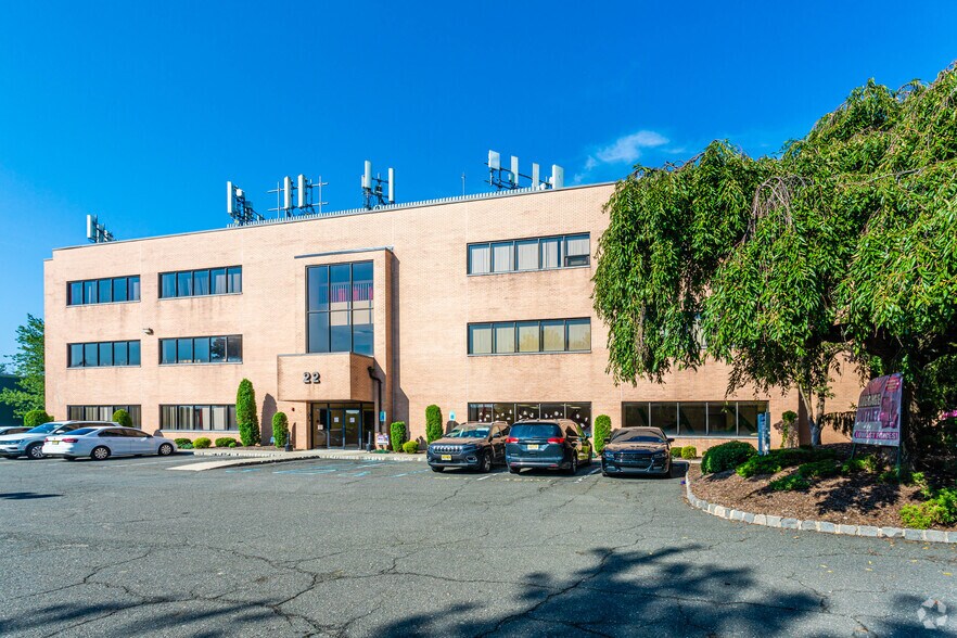 22 Riverview Dr, Wayne, NJ à louer - Photo du bâtiment - Image 3 de 15