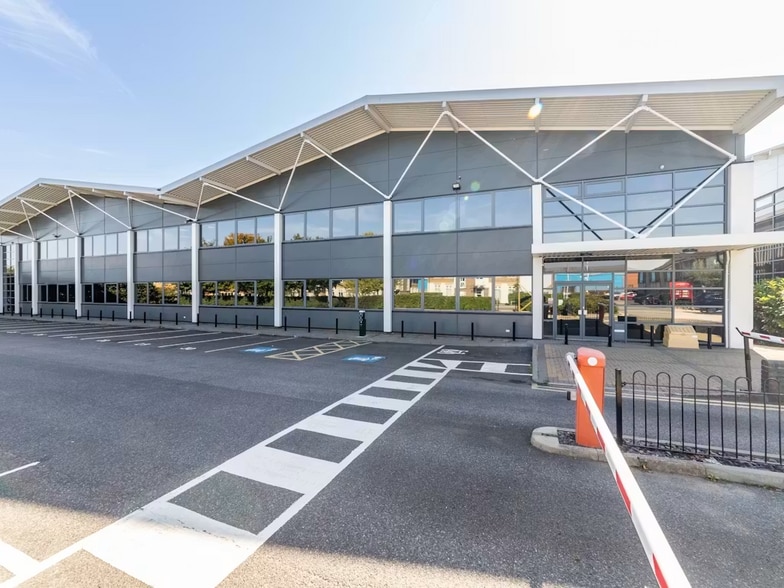 Boundary Way, Hemel Hempstead for lease - Building Photo - Image 2 of 3