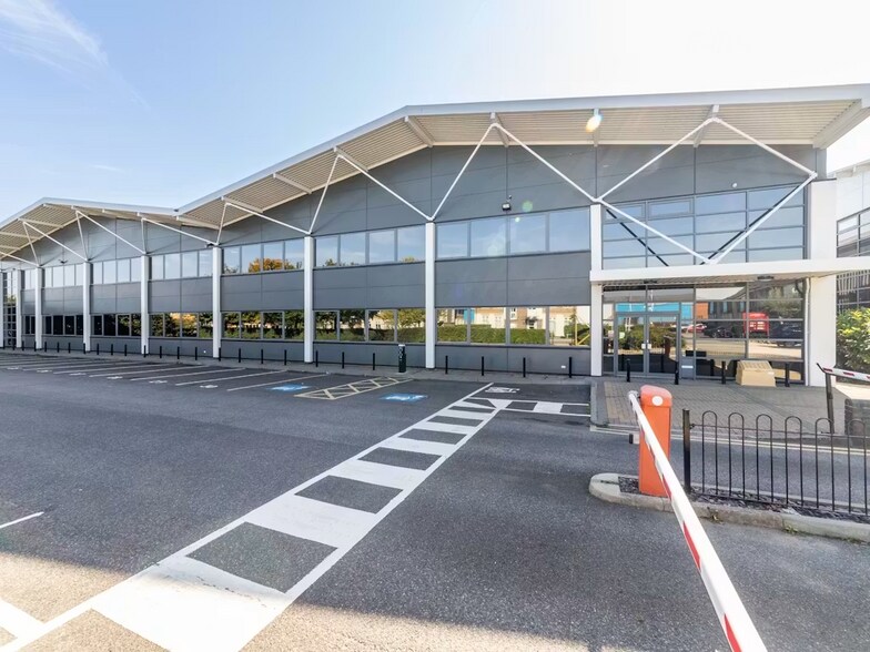 Boundary Way, Hemel Hempstead à louer - Photo du bâtiment - Image 2 de 3