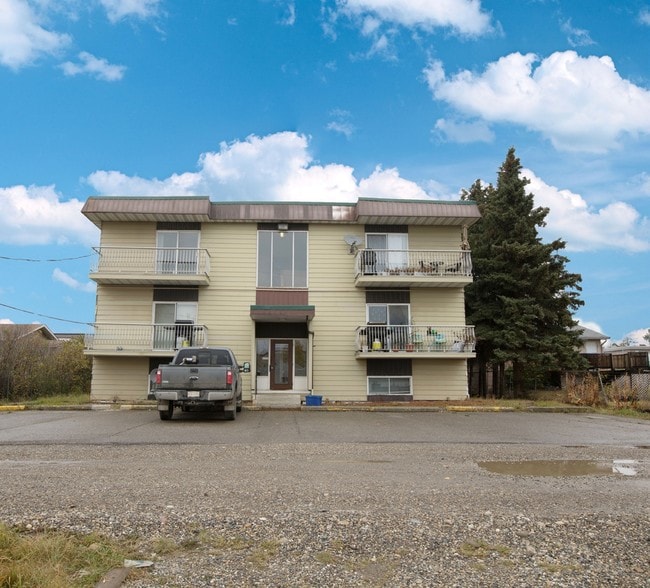 9827 97 Ave, Fort St John, BC for sale - Primary Photo - Image 2 of 9