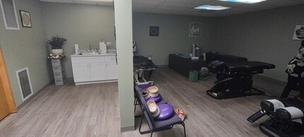 386 N York Rd, Elmhurst, IL for lease Interior Photo- Image 2 of 11