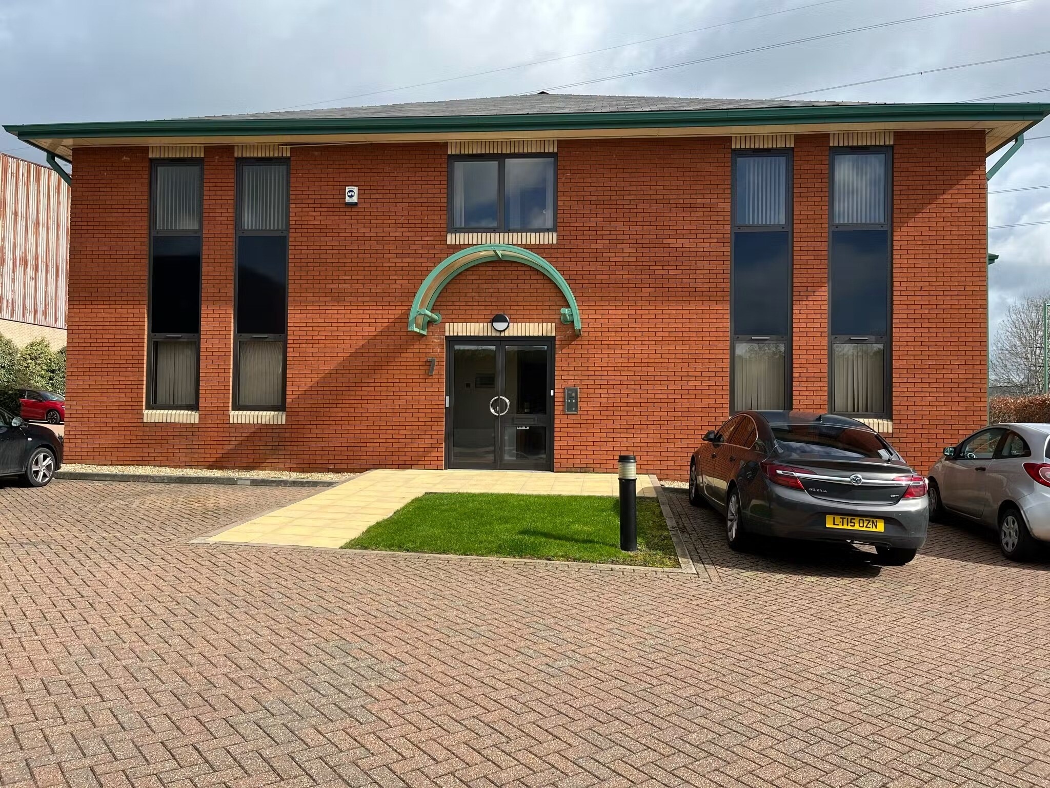 Smeaton Clos, Aylesbury for lease Building Photo- Image 1 of 19