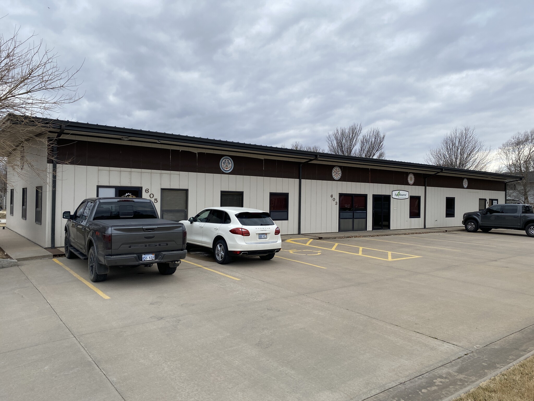 601-605 E Lincoln Blvd, Hesston, KS for sale Building Photo- Image 1 of 1