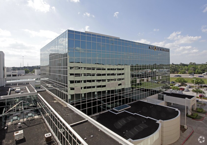 1631 N Loop Fwy W, Houston, TX for lease - Primary Photo - Image 1 of 4