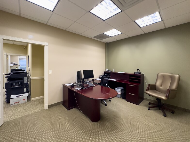 516 State Route 33, Millstone Township, NJ à vendre - Photo intérieure - Image 3 de 15