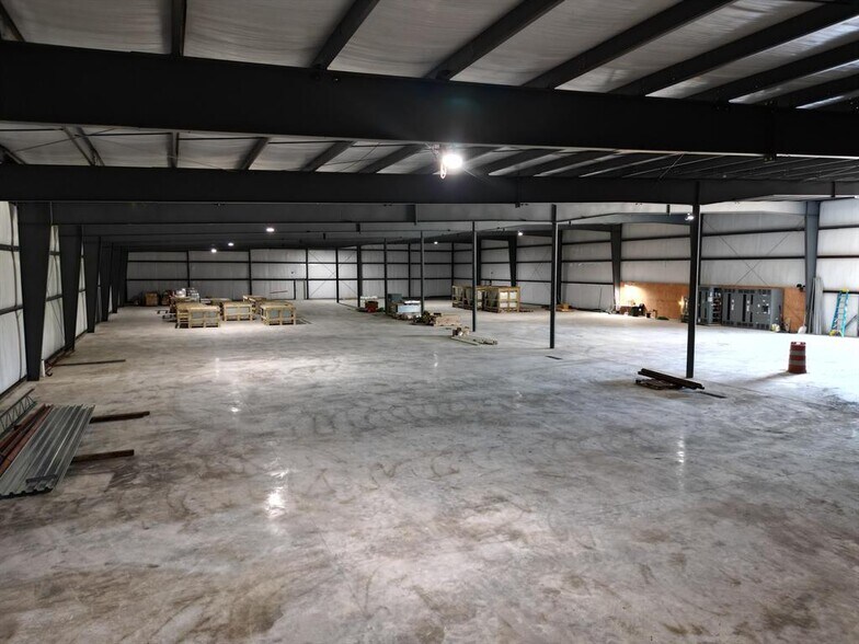 420 Industrial Park Rd, Bangor, MI à vendre - Photo intérieure - Image 2 de 7