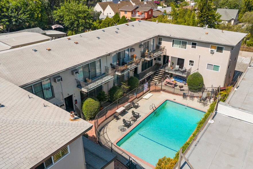 1351 Armadale Ave, Los Angeles, CA à vendre - Photo du bâtiment - Image 3 de 9