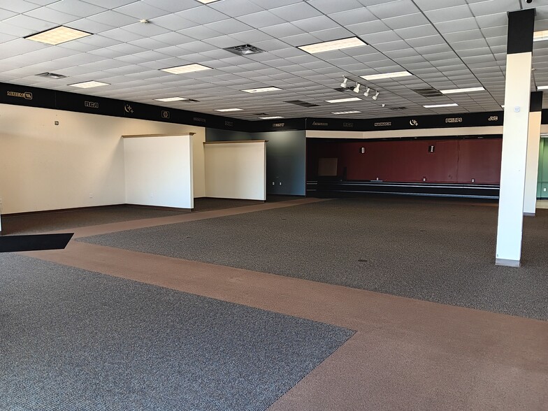 9230 N Highway 6, Navasota, TX for sale - Interior Photo - Image 3 of 38