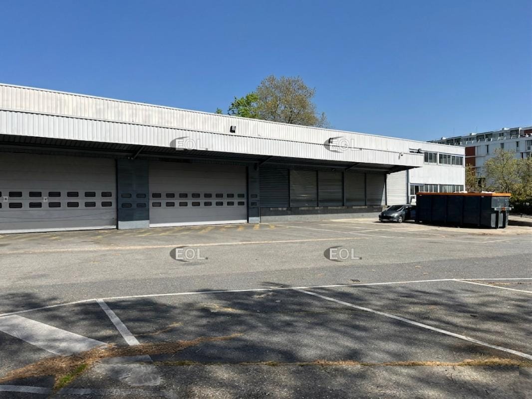 Flex in Villeneuve-la-Garenne for lease Building Photo- Image 1 of 11
