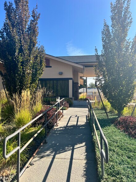 1213 S Main St, Milton-Freewater, OR à vendre - Photo du bâtiment - Image 3 de 18