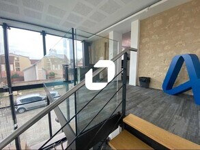 Office in L'Isle-Adam for lease Interior Photo- Image 1 of 4