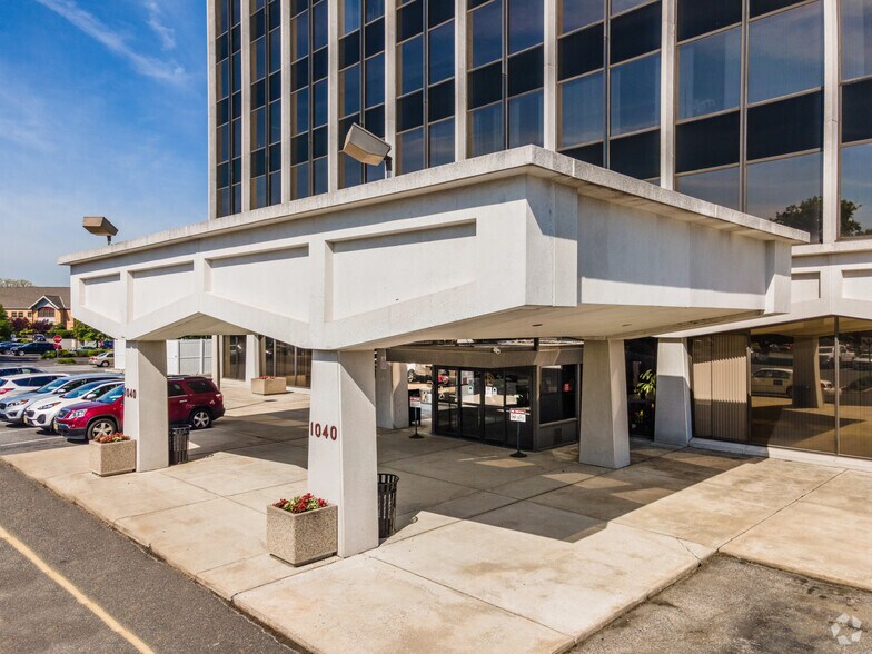1040 Kings Hwy N, Cherry Hill, NJ à louer - Photo du bâtiment - Image 3 de 7