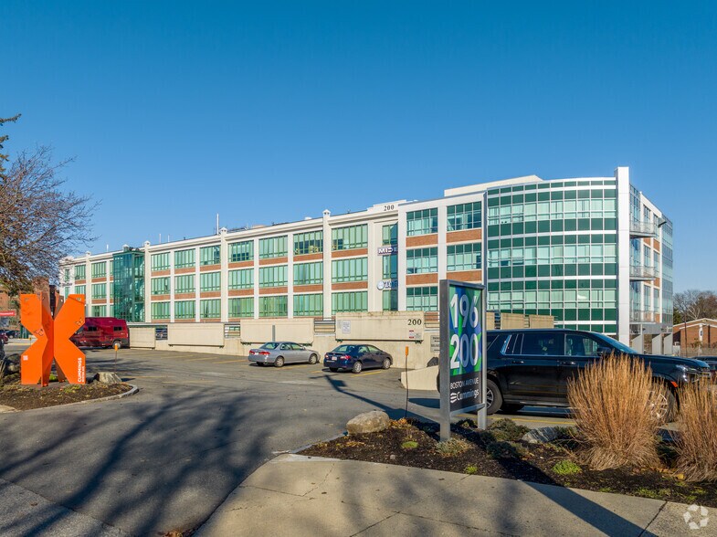 200 Boston Ave, Medford, MA à louer - Photo du bâtiment - Image 3 de 8