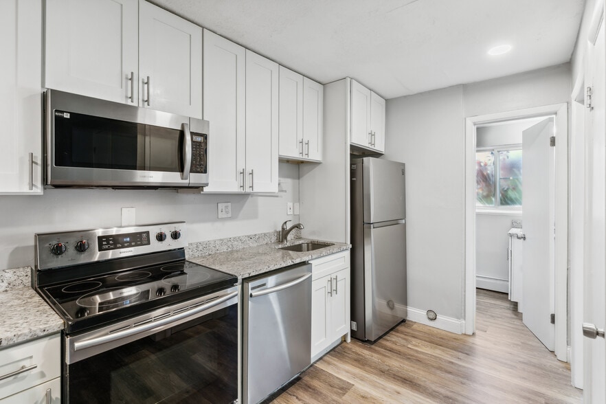 5212 Franklin Blvd, Cleveland, OH for sale - Interior Photo - Image 2 of 10