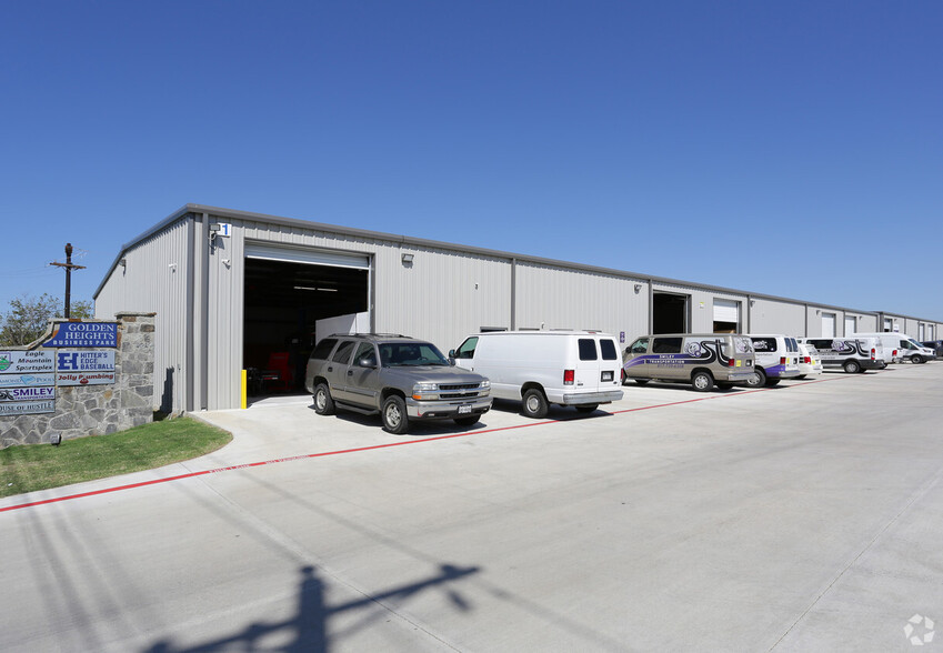 2163 Golden Heights Rd, Fort Worth, TX for lease - Building Photo - Image 2 of 10