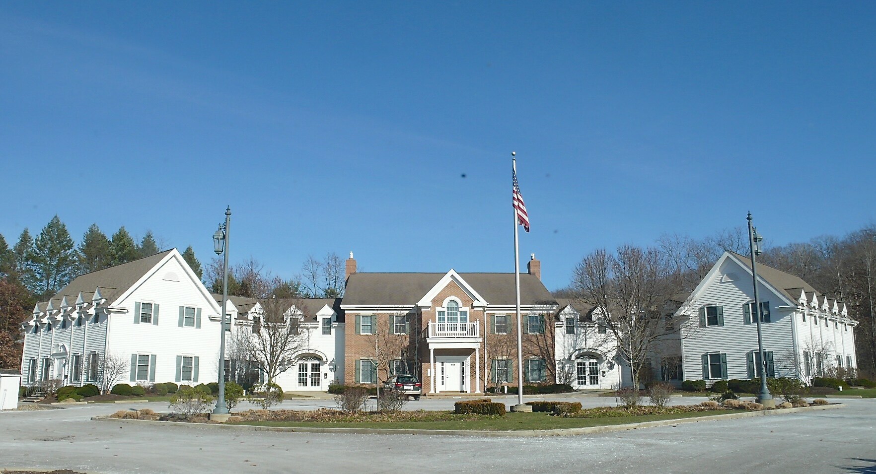 7160 Chagrin Rd, Chagrin Falls, OH à louer Photo du bâtiment- Image 1 de 8