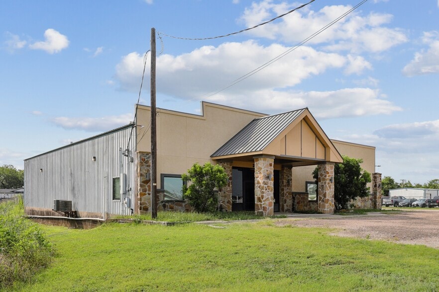 2604 S IH 35, Belton, TX for lease - Primary Photo - Image 1 of 9