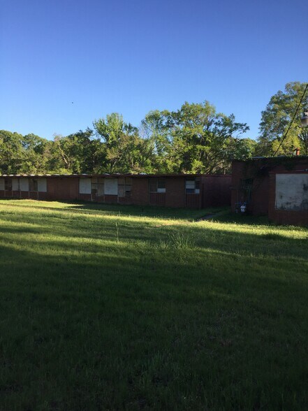 1017 Dolvin Ave, Union Point, GA à vendre - Photo du bâtiment - Image 3 de 11