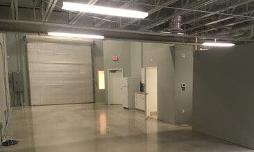 2351 Vista Pky, West Palm Beach, FL for lease Interior Photo- Image 2 of 5