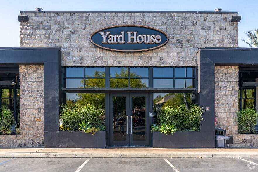 13881 Peyton Dr, Chino Hills, CA à vendre - Photo du bâtiment - Image 3 de 4