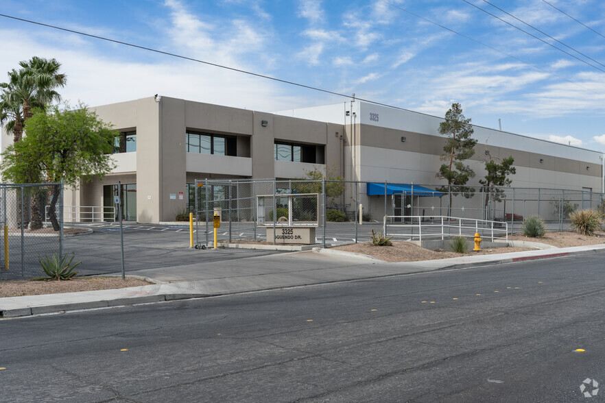 3325-3326 W Oquendo Rd, Las Vegas, NV for lease - Building Photo - Image 1 of 79