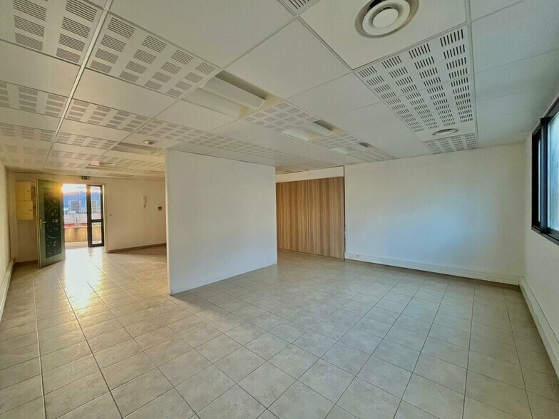 Office in Mouans-Sartoux for sale - Interior Photo - Image 3 of 8