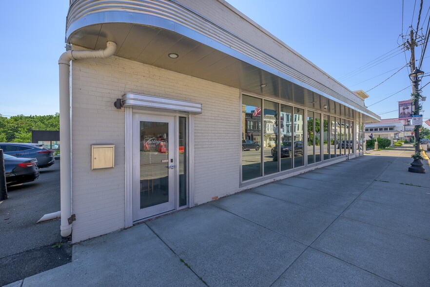 749 Warren St, Hudson, NY for sale - Building Photo - Image 2 of 30