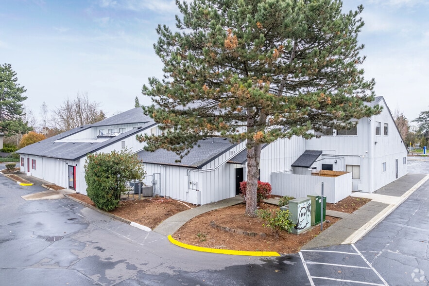 121-185 NE 102nd Ave, Portland, OR for sale - Building Photo - Image 3 of 9