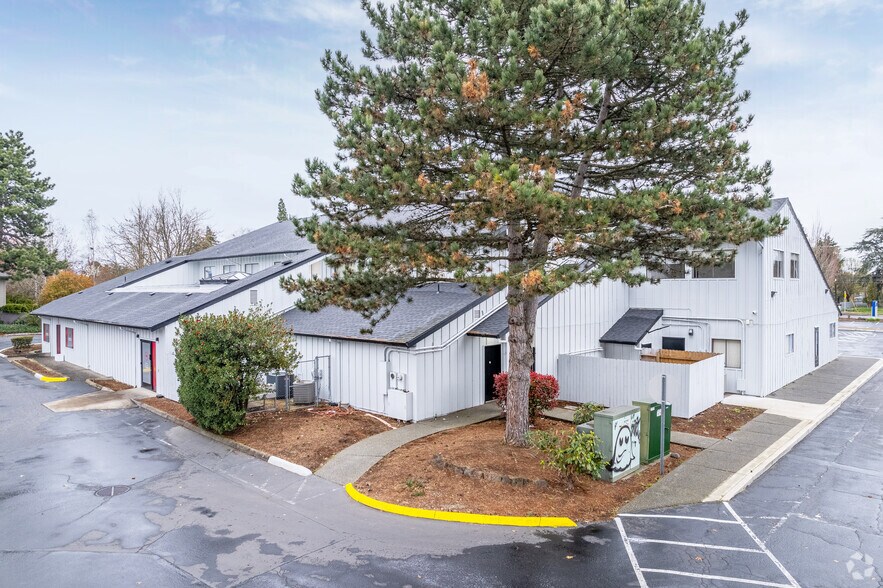 121-185 NE 102nd Ave, Portland, OR à vendre - Photo du bâtiment - Image 3 de 9