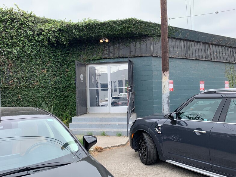 2860 E Pico Blvd, Los Angeles, CA à louer - Photo du bâtiment - Image 2 de 13