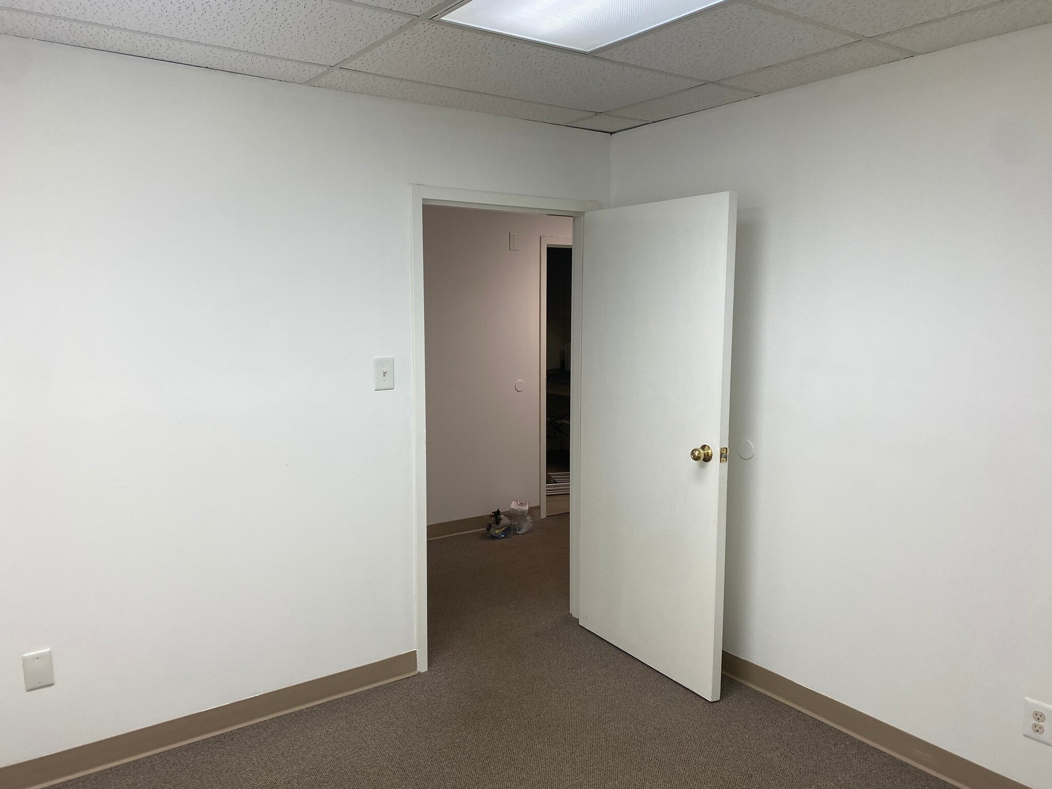407 Church St NE, Vienna, VA for lease Interior Photo- Image 1 of 6