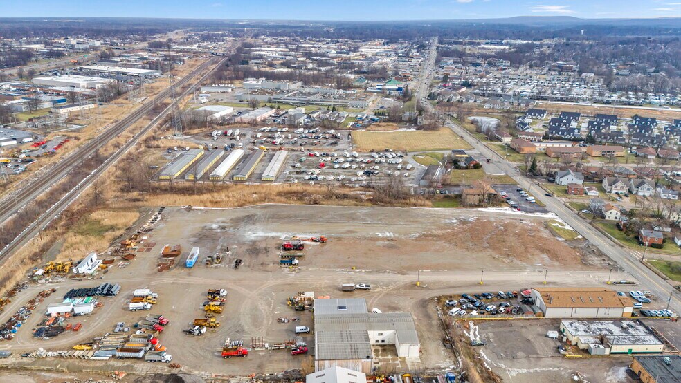 30817 Euclid Ave, Willoughby, OH à vendre - Aérien - Image 2 de 10