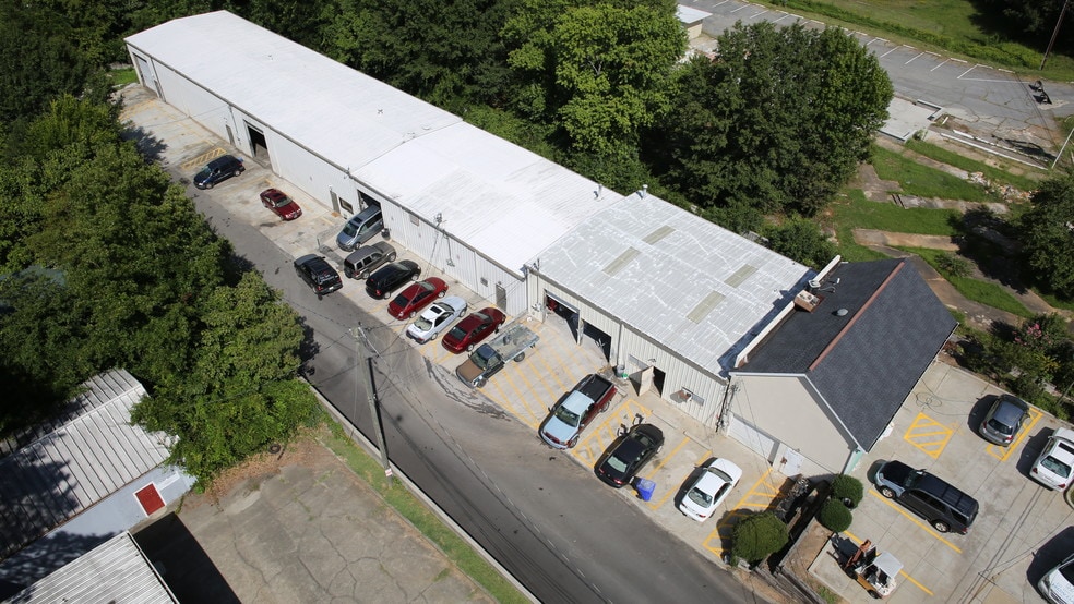 1692 Oak St, Marietta, GA à vendre - Photo du bâtiment - Image 2 de 3