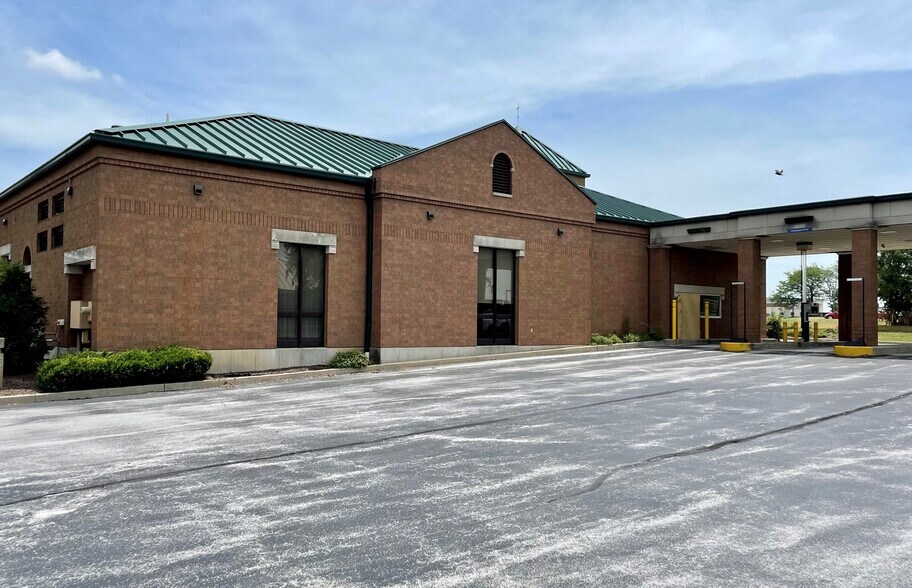 5610 Coventry Ln, Fort Wayne, IN à vendre - Photo du bâtiment - Image 2 de 5