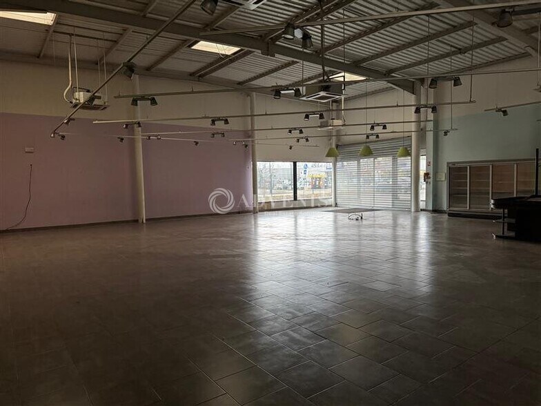 Retail in Schweighouse-sur-Moder for lease - Interior Photo - Image 2 of 3