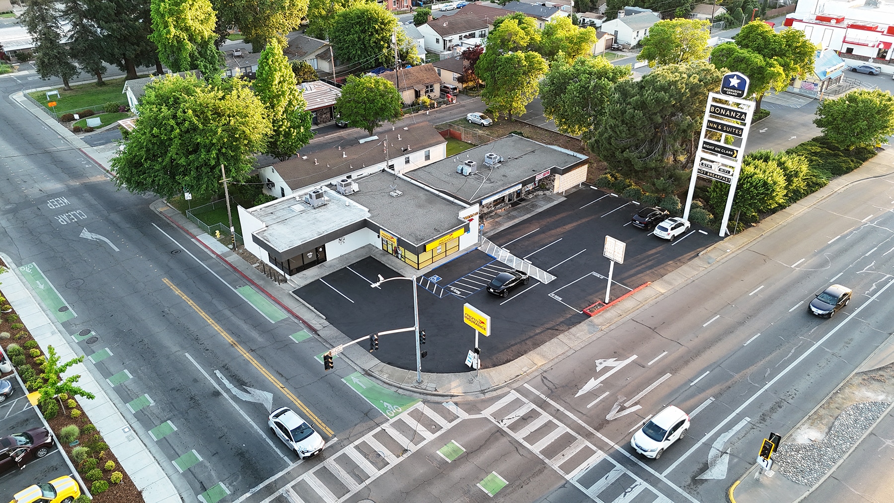 4 Rental Units and 1 Duplex for Sale portfolio of 3 properties for sale on LoopNet.ca Primary Photo- Image 1 of 11