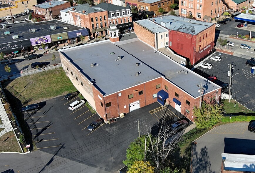 10 W Main St, Lancaster, NY à louer - Photo intérieure - Image 2 de 15