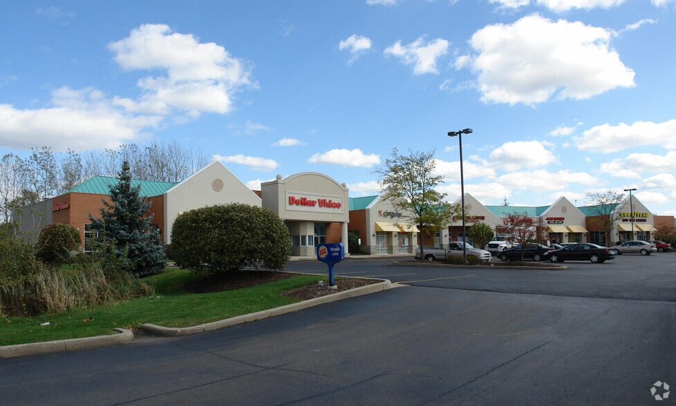661 S Eastwood Dr, Woodstock, IL for lease - Primary Photo - Image 2 of 4