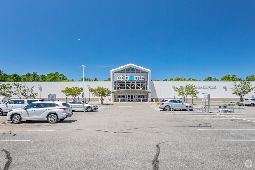 401 International Center Dr, Sandston, VA à vendre - Photo du bâtiment - Image 3 de 6