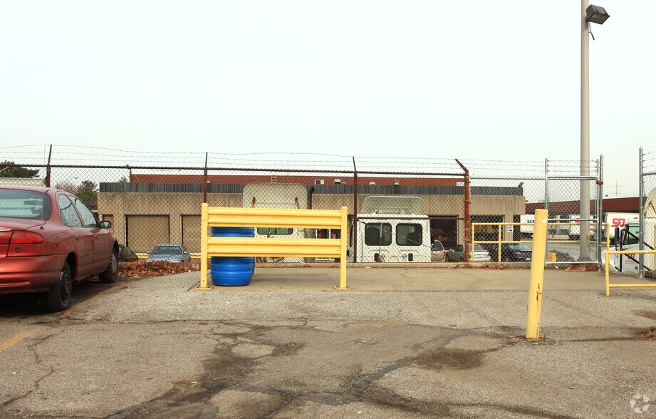 5801 Lee Rd, Maple Heights, OH for sale - Building Photo - Image 3 of 4